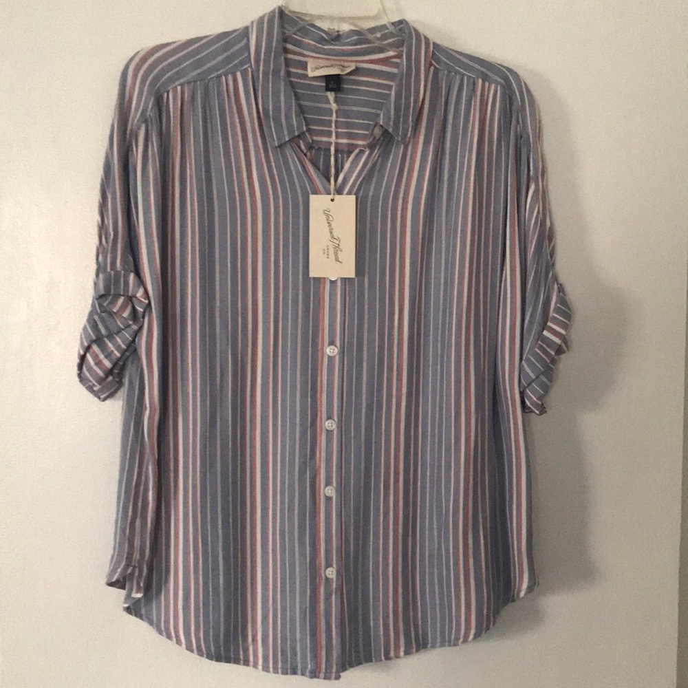 NWT - Universal Threads Tee